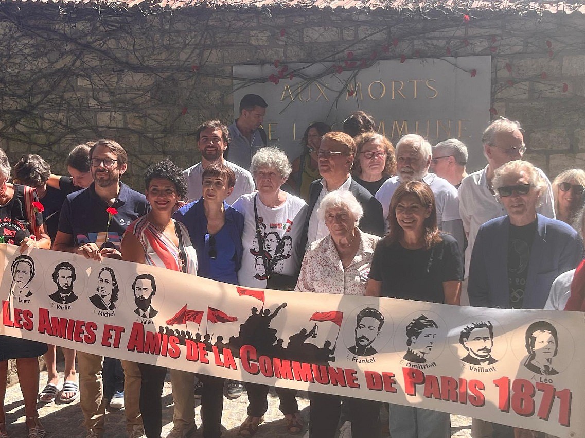 Notre association aux côtés d’élus de la mairie de Paris, dont la maire Anne Hidalgo, accompagnée de son premier adjoint Patrick Bloche, de Laurence Patrice, adjointe en charge de la Mémoire et du monde combattant ainsi que d’Éric Pliez et d’Hamidou Samaké, élus du 20e, respectivement maire et adjoint chargé de la Mémoire et des Anciens combattants