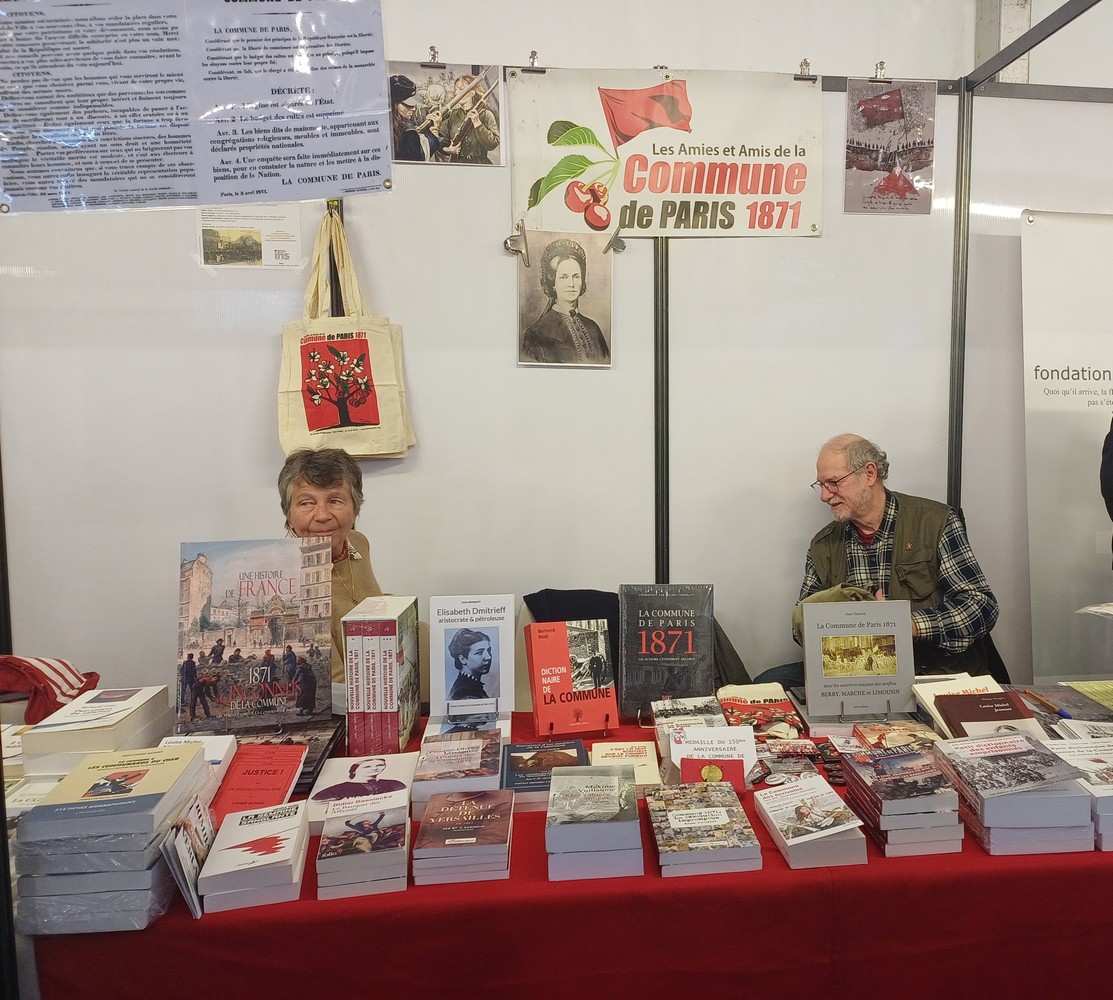 Notre stand au Salon du livre à Rendez-vous de l’histoire à Blois - 2024