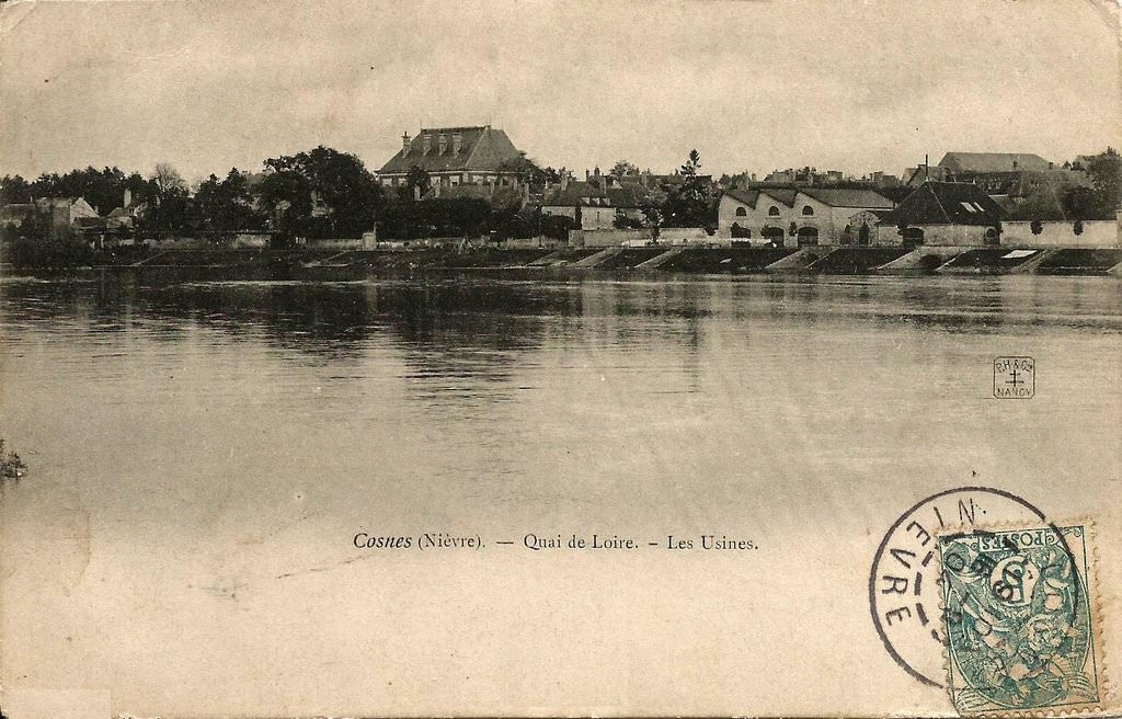 Cosnes-sur-Loire - Quai de Loire et les usines (Carte postale ancienne)