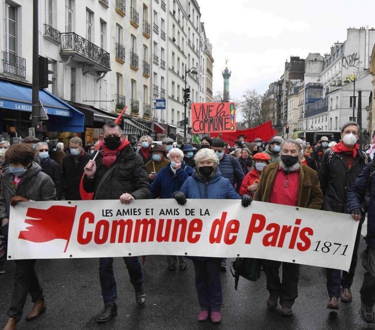 Les Amies et Amis de la Commune de Paris 1871 ont defile le 18 mars 2021 de la place de la Bastille a la place de l Hotel de Ville pour commemorer les 150 ans de La Commune de Paris. 