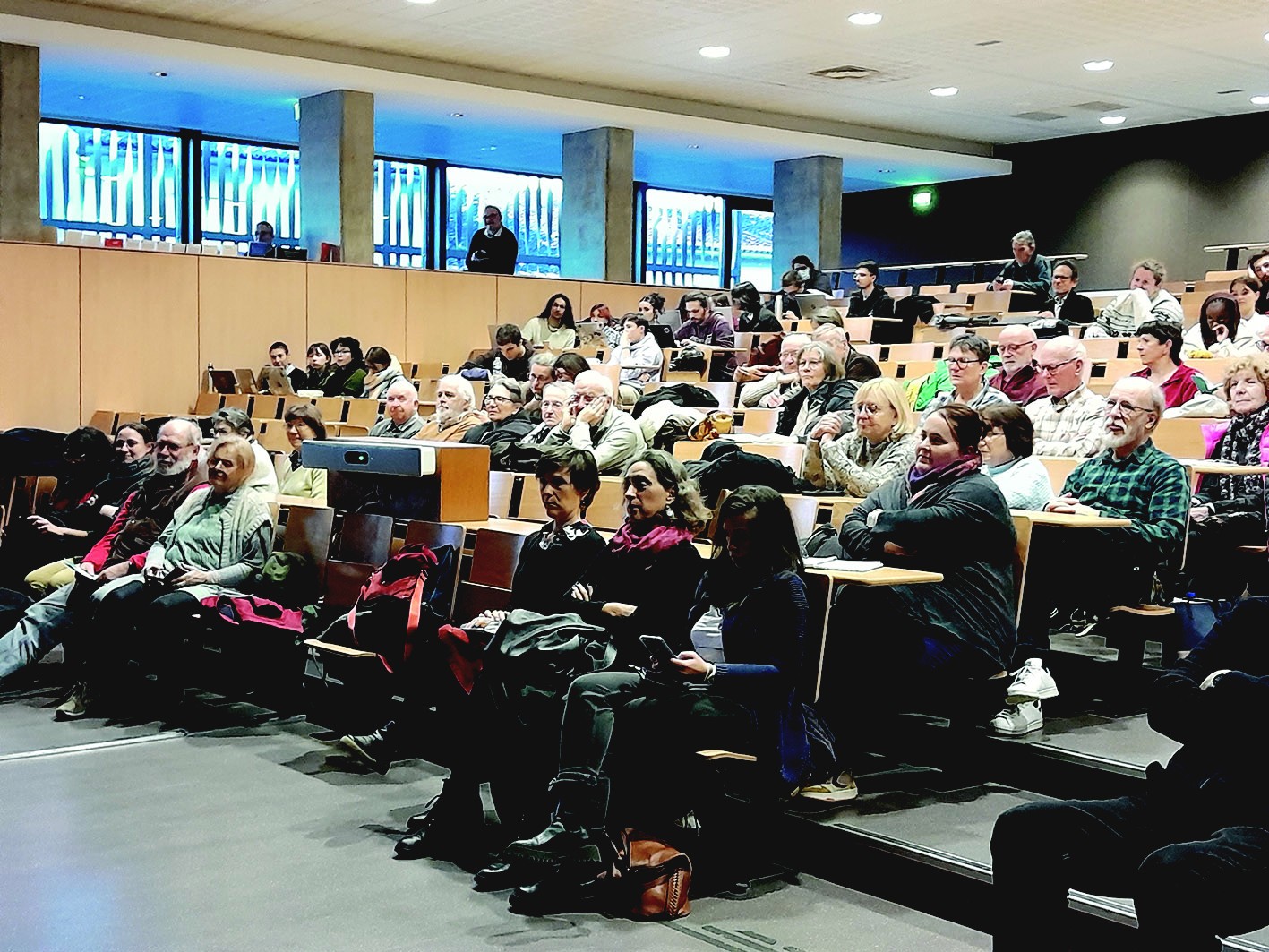 Le public à Poitiers le 14 novembre 2024 pour l'hommage à André Léo