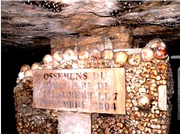 Catacombes : les dépôts provenant de l’église Saint-Laurent. 1804