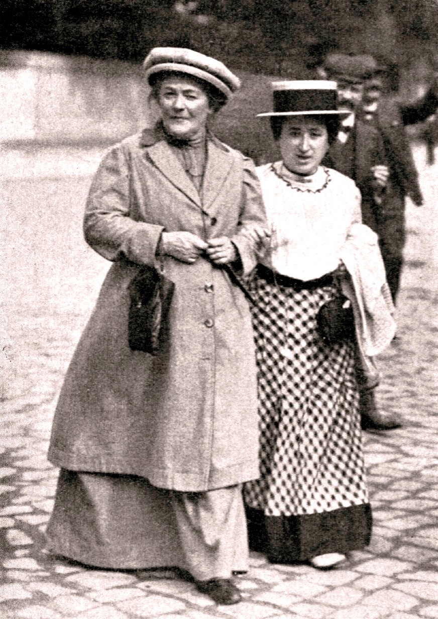 Clara Zetkin (gauche) et Rosa Luxemburg au congrès du SPD de Magdeburg, 1910