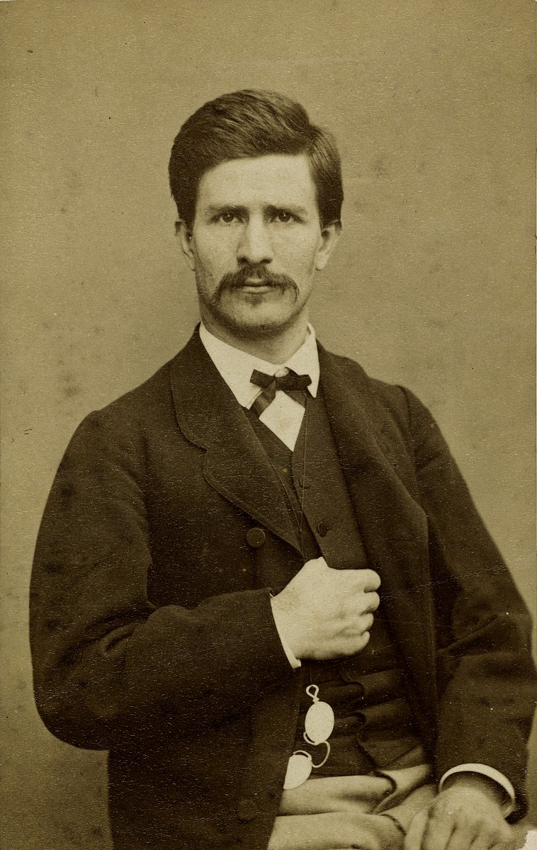 Portrait de Rossel Louis, (dit Randal), (1844-1871), (officier, membre de la Commune, fusillé)  Photographie Appert (© Musée Carnavalet - Histoire de Paris)
