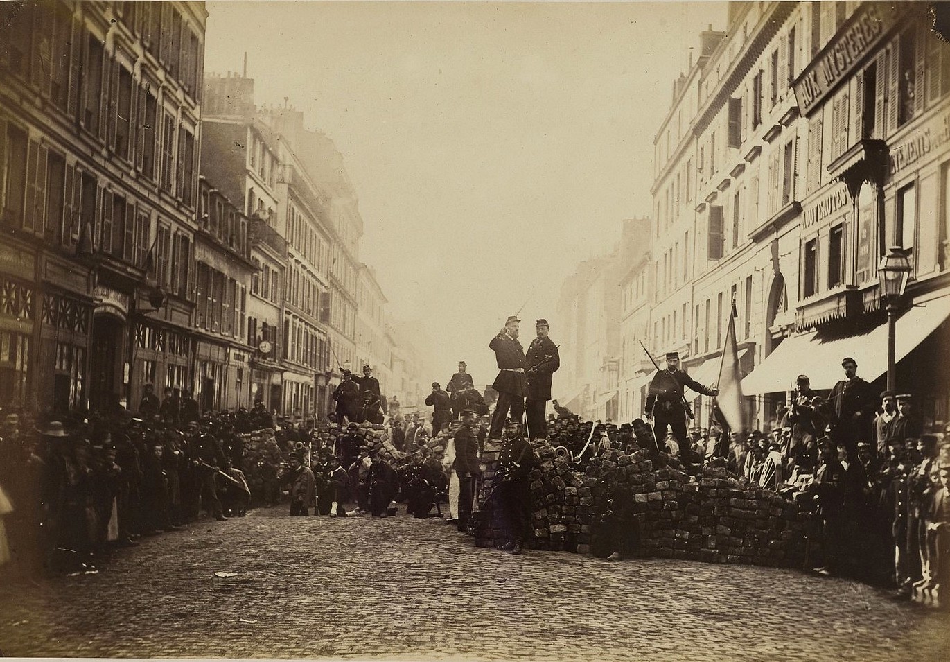 Barricade de la rue de Flandre (Salle de la Marseillaise), 18 mars 1871 (CCO Paris Musées / Musée Carnavalet)
