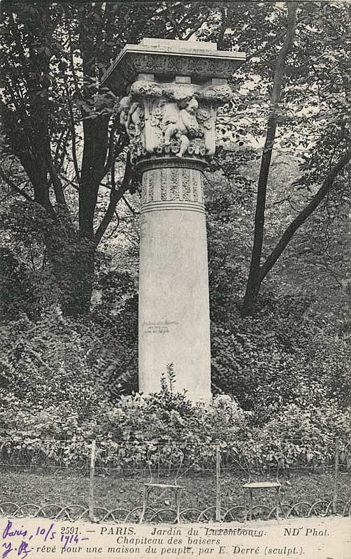 Le Chapiteau des baisers d'Émile Derré au jardin du Luxembourg à Paris (carte postale ancienne)