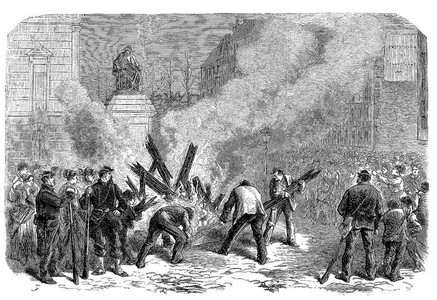 Le 6 avril 1871, destruction des deux guillotines par les gardes nationaux du 137e bataillon