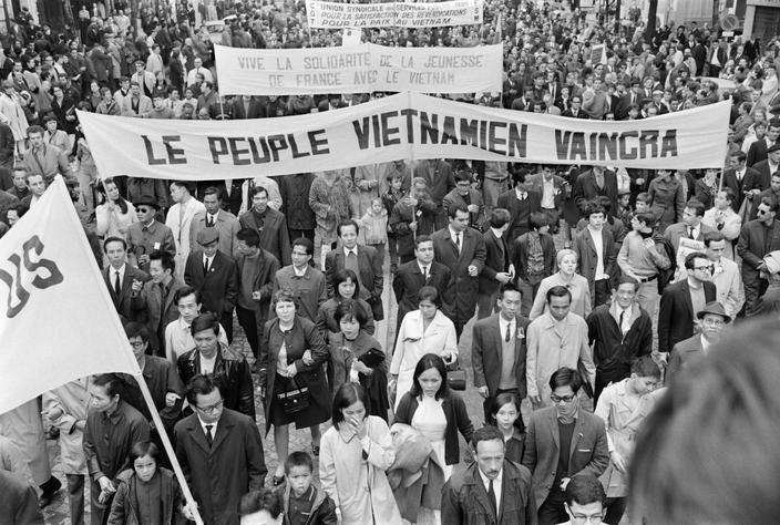 Manifestation contre la guerre du Viet-Nam en avril 1968 à Amsterdam