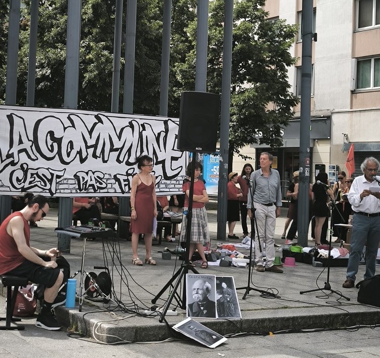 Poèmes lus sur la Place des Fêtes