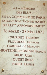 Plaque en l'honneur des élus de la Commune de Paris 1871 dans le XIXe arrondissement 