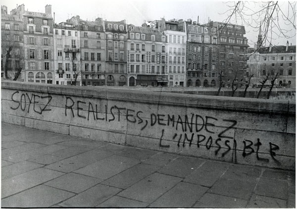 Mai 1968 - Tag sur parapet d'un pont de Paris