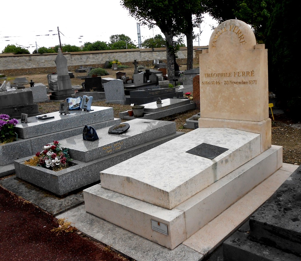 Tombe de Théophile Ferré au cimetières de Levallois-Perret (photographie adhérent des Amies et Amis de la Commune de Paris)